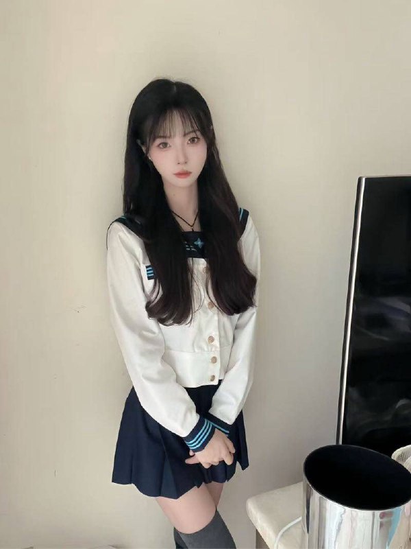 广州 阿宝家小葵颜值天花板Height身高/168Weight体重/40kgBust胸围/🐻cAge年龄/05超高颜值0⃣️整容，，热爱唱歌 跳舞 cos 全身雪白 大 腰细 筷子腿✨真实学生皮肤超白 穿着洋气