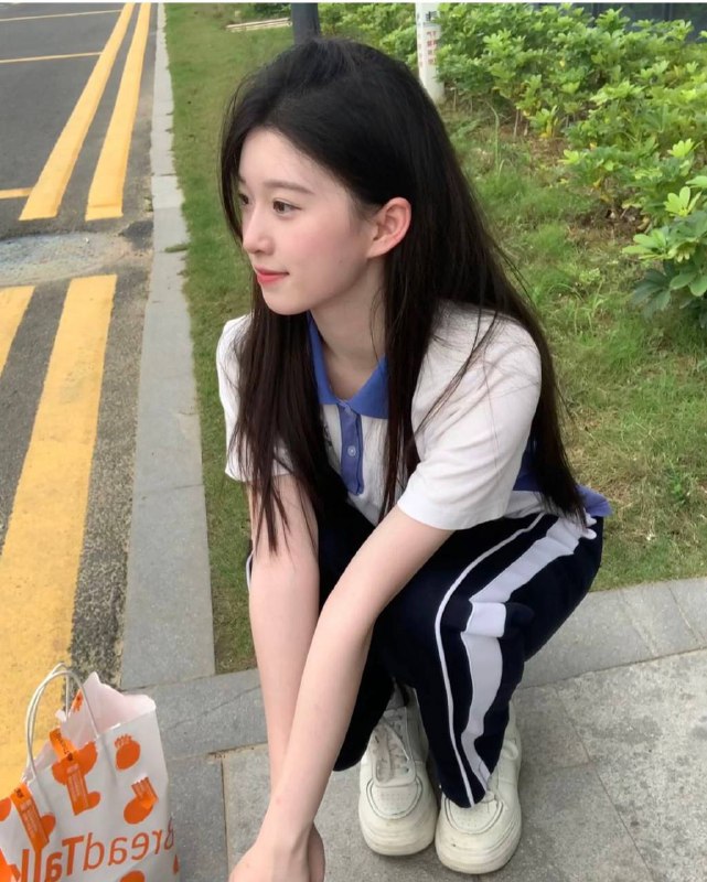 #广州王子诺🌹初次兼职  纯天然零整幼齿童颜•  06年/  170cm/🐻B / 95斤•  性格腼腆 无纹身  三点粉嫩• 待客如初恋 温柔且细腻 超好女友性格#妮兰