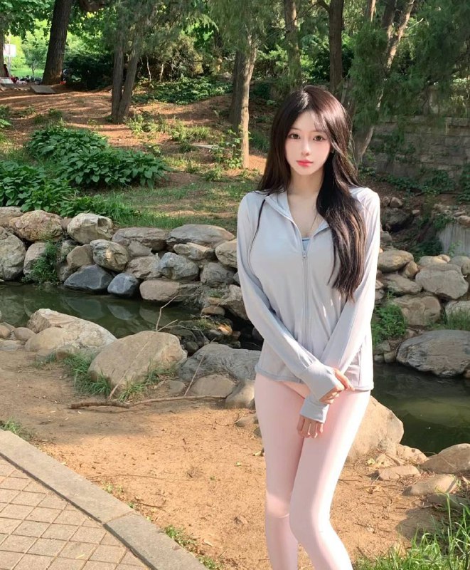 #广州王子诺🌹本地粤语，165大E， 02年。雪白肌肤。#石榴