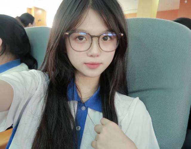 #广州王子诺🌹真实在校学生• 06年 168C• 纯天然零整 皮肤雪白 三点粉嫩• 性格温柔 清纯可爱 高素质• 支持验证  只接素质期待夏天橘子汽水一样的心动#梓洋