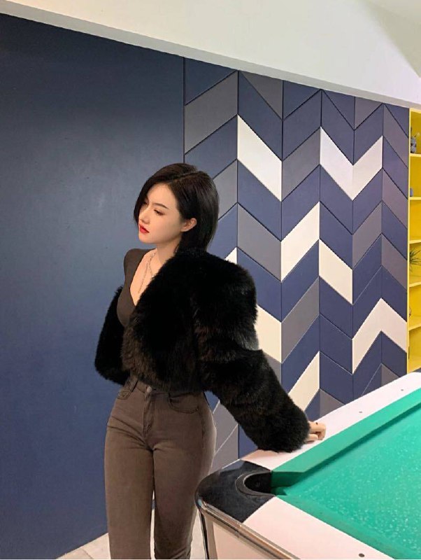 #广州王子诺🌹height身高178 weight48kg 真实36D又乖又甜，配合度高，好评必选🍑皮肤雪白 牛奶肌肤喜爱健身，身材前凸后翘，本人时尚洋气🉑69 she稳#短发