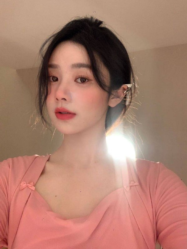 广州戳戳🏠Timi提米留学生 ♡︎🦜硬5Age年龄        03年Height 身高  170cmWeight体重  45-46kgBust胸围       D-cup皮肤滑嫩 白皙透亮完美比例 身材匀称来自江苏的姑娘真实大不列颠金融硕士留学生🇬🇧高素质 高智商 高情商 平易近人无疤痕无纹身 可全程英语交流🌍清纯活泼&洋气&热情 随时切换Hobby爱好：健身 旅行 下棋 滑雪 摄影 美食#timi