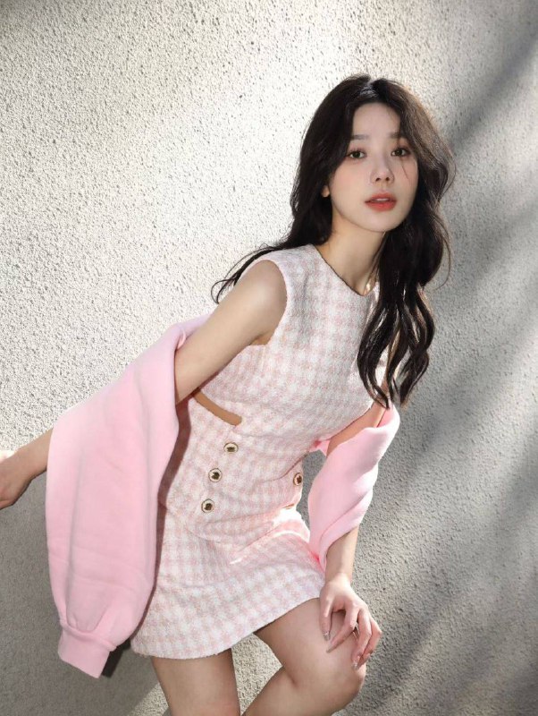 广州戳戳🏠Timi提米留学生 ♡︎🦜硬5Age年龄        03年Height 身高  170cmWeight体重  45-46kgBust胸围       D-cup皮肤滑嫩 白皙透亮完美比例 身材匀称来自江苏的姑娘真实大不列颠金融硕士留学生🇬🇧高素质 高智商 高情商 平易近人无疤痕无纹身 可全程英语交流🌍清纯活泼&洋气&热情 随时切换Hobby爱好：健身 旅行 下棋 滑雪 摄影 美食#timi