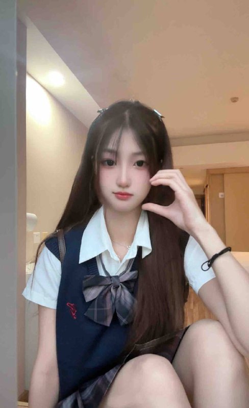 #广州王子诺🌹04小怡～04年 165cm🐻B 纯天然无整容 无纹身🉑69🉑舌吻🉑🚗不夜#小满