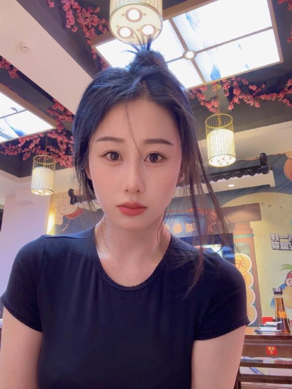 #广州卡人🏠婷婷硬5🦜💛💛💛💛纯欲天花板❗️❗️❗️❗️无尘纯天然美女 筷子腿 A4腰 皮肤白滑衣着气质大牌 高素质 气质卓雅 素养极佳Height身高:168 Weight体重:95 年龄:99年🐻D短暂停留 期待与你的相遇#硬5#婷婷#白虎