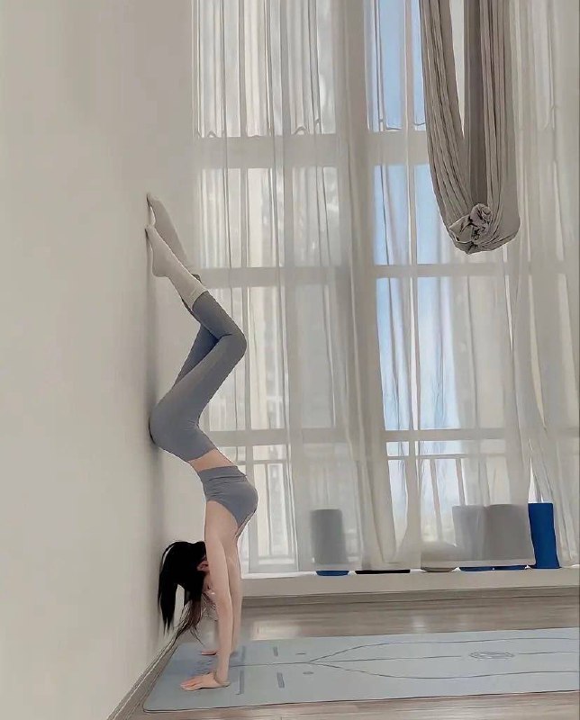 #广州卡人🏠婷婷硬5🦜💛💛💛💛纯欲天花板❗️❗️❗️❗️无尘纯天然美女 筷子腿 A4腰 皮肤白滑衣着气质大牌 高素质 气质卓雅 素养极佳Height身高:168 Weight体重:95 年龄:99年🐻D短暂停留 期待与你的相遇#硬5#婷婷#白虎