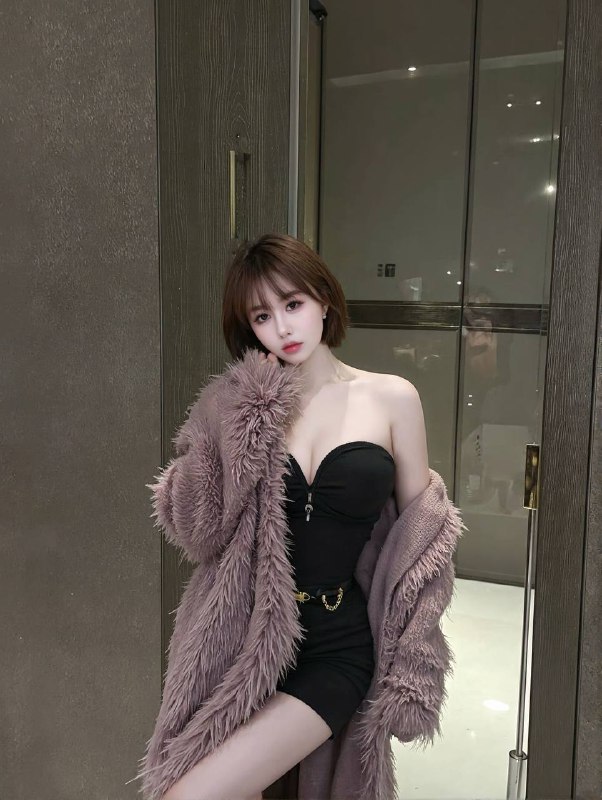 🖤广州卡人💛💛💛🏠新人首开 一个K都不认识🖤—————洋气短发网红•美希—————·职业：服装淘宝模特 兼职开～有正职～· 170 E🐻02年 穿着洋气 五官精致· 奶油肌白皙光滑  热爱健身🈶️马甲线· 细腰🍑tun  黄金比例 前凸后翘筷子腿🥢· 初恋女友般温柔体贴  细致周到 不催K·🉑️69蛇💋双✈️情趣鸳鸯浴🚗🪡#美希#大米#御姐