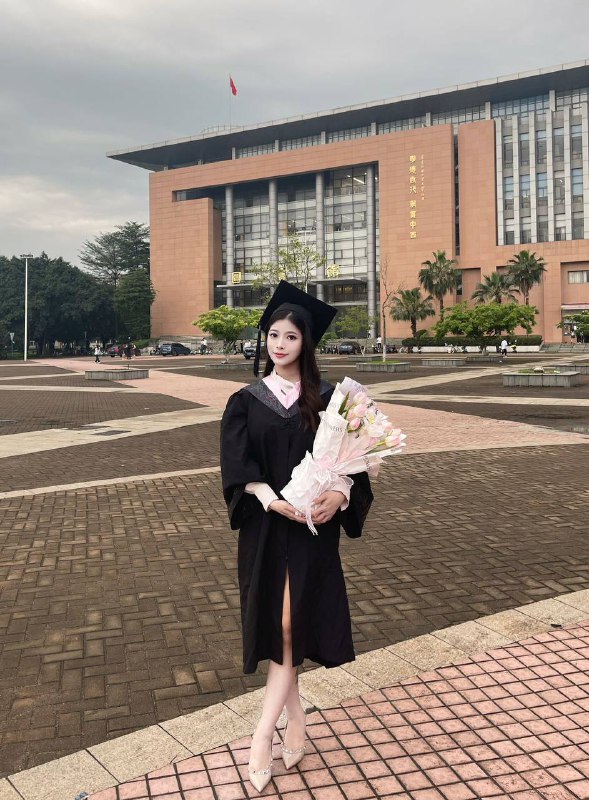 Gz戳戳🏠广外兼职学生  本地👧03年 162cm 52kg 34E 腰围60 臀围96广东外语外贸大学 可查 流利粤语反差感 可纯可御  爱好健身 高素质谈吐有纹身 本人🈲🐱#轩轩