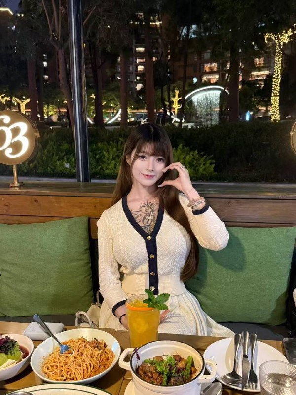 Gz戳戳🏠广外兼职学生  本地👧03年 162cm 52kg 34E 腰围60 臀围96广东外语外贸大学 可查 流利粤语反差感 可纯可御  爱好健身 高素质谈吐有纹身 本人🈲🐱#轩轩