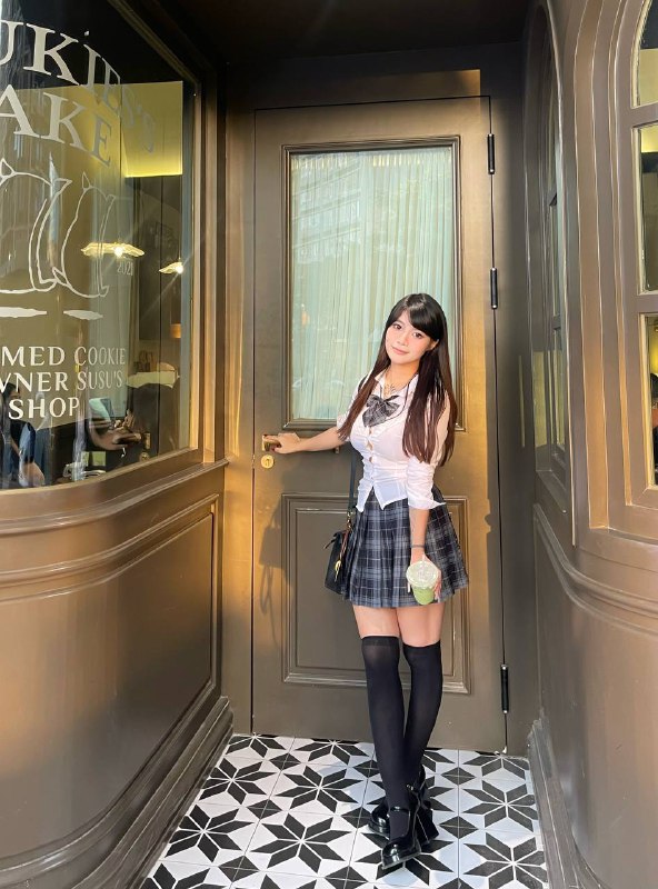 Gz戳戳🏠广外兼职学生  本地👧03年 162cm 52kg 34E 腰围60 臀围96广东外语外贸大学 可查 流利粤语反差感 可纯可御  爱好健身 高素质谈吐有纹身 本人🈲🐱#轩轩