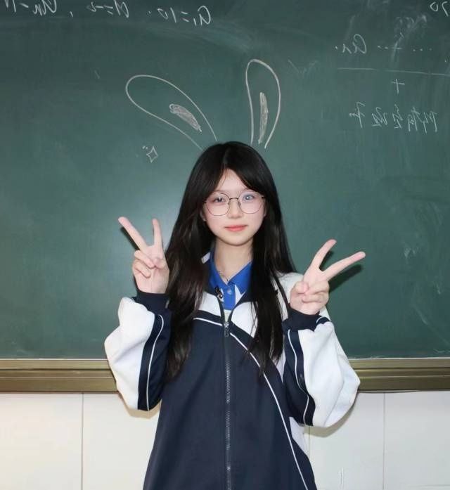 广州阿宝家06学生———真实在校学生• 06年 168C• 纯天然零整 皮肤雪白 三点粉嫩• 性格温柔 清纯可爱 高素质• 支持验证  只接素质期待夏天橘子汽水一样的心动