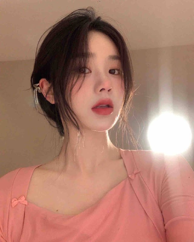 卡人🏠💛💛💛💛广州｜Timi提米留学生 ♡︎🦜• Age年龄        02年• Height 身高  168cm• Weight体重  45-46kg• Bust胸围       D-cup皮肤滑嫩 白皙透亮真实大不列颠金融硕士留学生🇬🇧高素质 高智商 高情商 平易近人无疤痕无纹身 可全程英语交流🌍#硬5#无纹身#timi