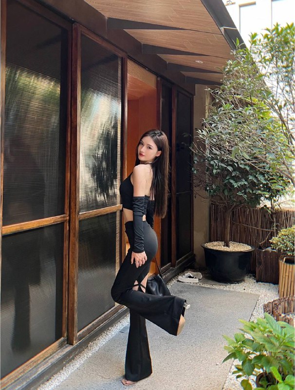 广州哈森🏠💛💛💛惠子01年，175D，98斤纯欲款，混血车模 ，兼职 本人比照片好看#惠子