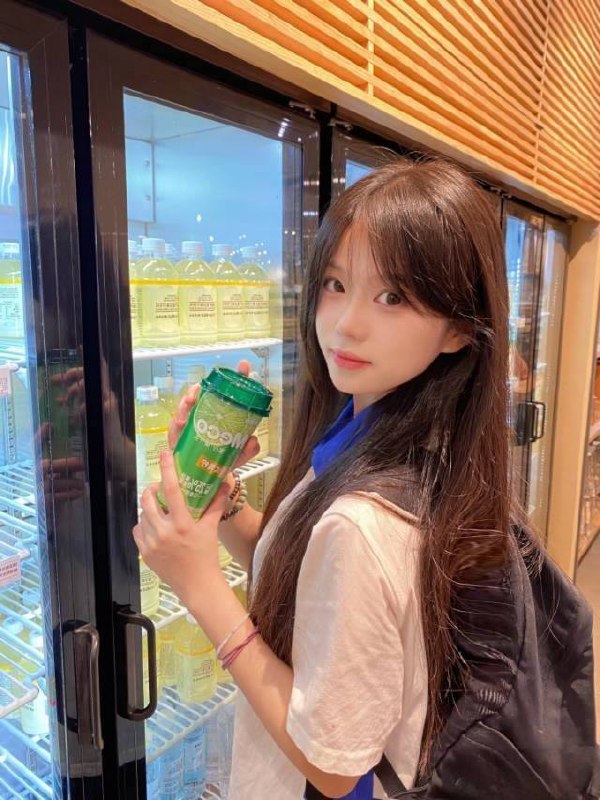 #广州戳戳❤️真实在校学生• 06年 168C• 纯天然零整 皮肤雪白 三点粉嫩• 性格温柔 清纯可爱 高素质• 支持验证  只接素质期待夏天橘子汽水一样的心动#太阳