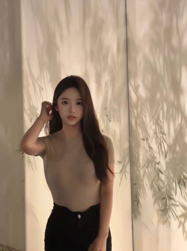 #广州广州戳戳🏠人间小妖精 真实01年💕HEIGHT 169MM / WEIGHT 97斤🐻E爱好/看书 打游戏 听音乐 某平台美拍博主性格好 可纯可欲 超甜女友 真人禁冒有耐心 素质女孩 听话配合 不催不事儿犹豫就会败北 爱我才不会后悔#小草