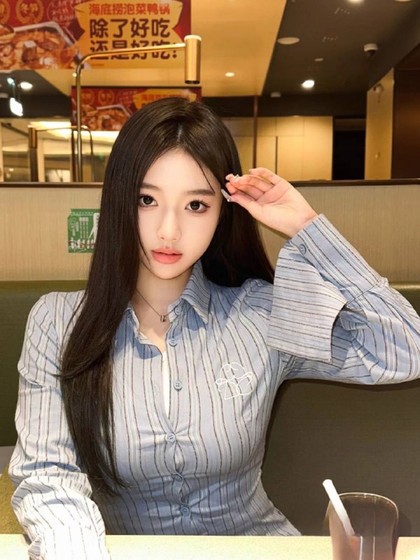 #广州广州戳戳🏠人间小妖精 真实01年💕HEIGHT 169MM / WEIGHT 97斤🐻E爱好/看书 打游戏 听音乐 某平台美拍博主性格好 可纯可欲 超甜女友 真人禁冒有耐心 素质女孩 听话配合 不催不事儿犹豫就会败北 爱我才不会后悔#小草