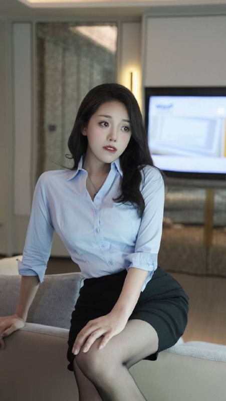 #广州戳戳❤️白领气质白领莉娜你的貼身私人㊙️秘書＃ 莉娜 ＃  Work in Gz👠HEIGHT身高:  172㊙️AGE年齡:        98年👙BUST🐻:         天然36E+🌥️🌥️🌥️🌥️🌥️🌥️🌥️🌥️高情商 外表温柔內里燒杯 極致反差体天然無整 原裝大燈 人間🍑臀 互動配合💯愛情景扮演 愛探索 愛你腦海裡的所有小yy有事秘書幹，沒事幹秘書🔞臭弟弟 下班要過來姐姐辦公室一趟喔📝#白领#莉娜