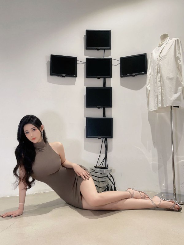 广州哈森家默默网红大蜜177圈外新人平面模特高情商高素质 天然透光雪白肌177🐻真实D A4腰筷子腿 善大碧玺只见素质课 任意剧本拍摄真人真照纯兼职 照片🈲️挂朋友圈#默默