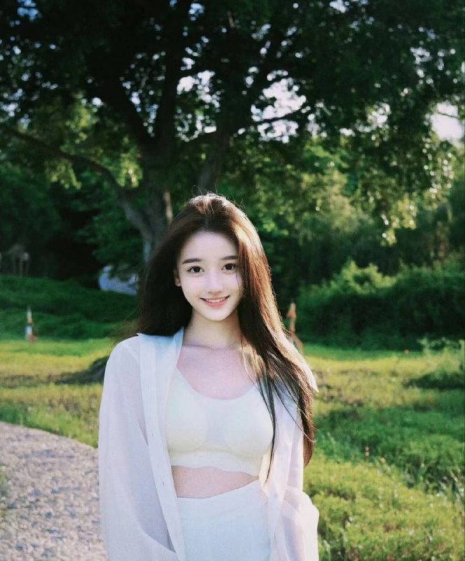 #广州阿力🔥05廣州在校大学生Body: 165cm. 42kg. 05C刚破处私处紧致五官精致性格温柔全身雪白，无不良嗜好，海南人，三点粉#19
