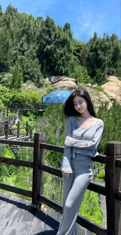 #广州阿力🔥05廣州在校大学生Body: 165cm. 42kg. 05C刚破处私处紧致五官精致性格温柔全身雪白，无不良嗜好，海南人，三点粉#19