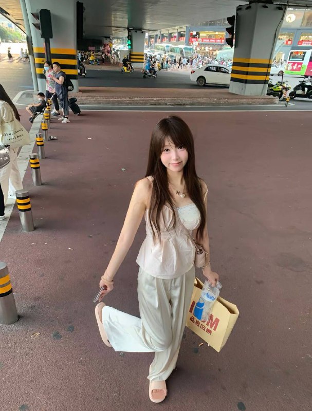 广州戳戳🏠大桃子真实04 165E在校大学生•极品暨大大二学生兼职•甜美纯欲🎀乖巧懂事 性格温柔开朗活泼  服务Nice 萝莉音 给您女友体验#萝莉#大桃子