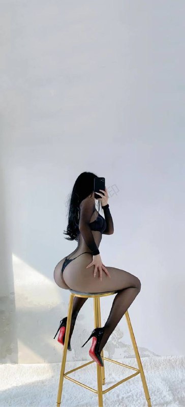 广州阿宝🏠邱广州极品翘臀 173c天然无整 1米长腿 可量年少不知翘臀好 误把黑丝当成宝全能宝宝可以满足你所有的性幻想。#邱