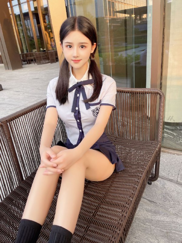 广州阿宝家兮诗学生🎀兼职Height身高：165          Bust胸围：EWeight体重：43kg      Age年龄：19可甜可盐清纯可爱     初恋般的感觉☀️#兮诗