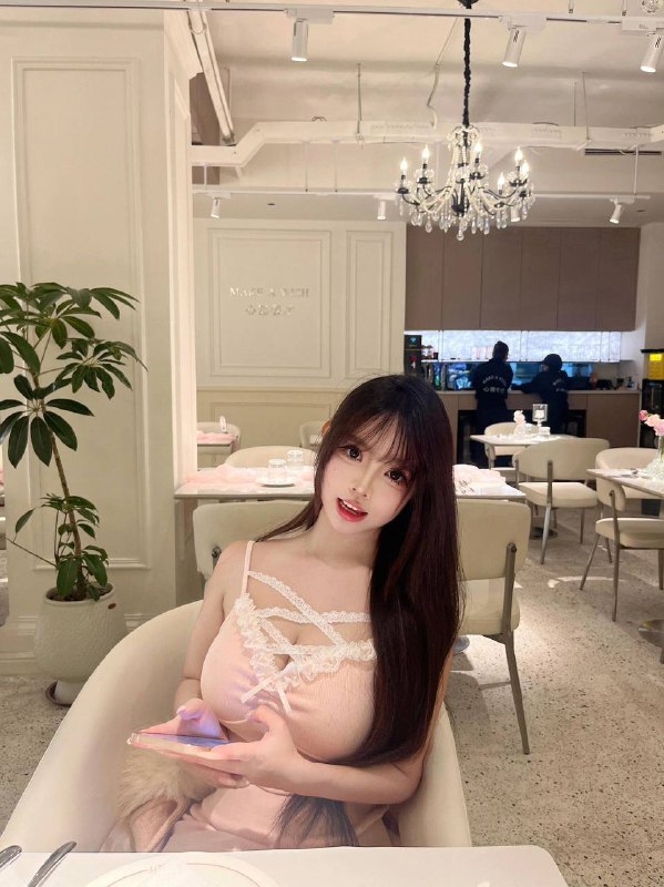 #广州王子诺🌹童颜巨乳安安 172天然G新人第一天 真实05🉑看证件妈生脸 纯天然无整🐻g罩杯粉嫩甜心 温柔可爱 肌肤白如雪❄️白嫩诱人粉乳#大G#安宁