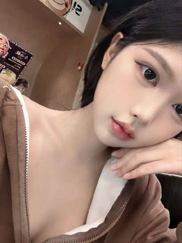 #广州王子诺🌹净身高170体重42KG 罩杯C07年纯天然无整琴棋书画，初恋女友精致与紧致到超乎哥哥想象🎀爱好才艺---瑜伽 游泳 舞蹈 油画🥢腿腿长腰细 三点超粉 紧致💧多女友感全身雪白粉嫩无纹身#彩彩资料全部生活相片视频，假一张直接赔十倍