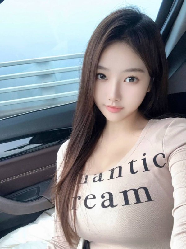 #广州王子诺🌹人间小妖精 真实01年💕HEIGHT 169MM / WEIGHT 97斤🐻E爱好/看书 打游戏 听音乐 某平台美拍博主性格好 可纯可欲 超甜女友 真人禁冒有耐心 素质女孩 听话配合 不催不事儿犹豫就会败北 爱我才不会后悔#小草