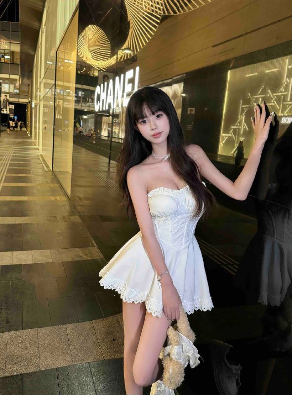 杨弈广州 真实06萝莉171CM  44kg  胸C0黄0退 刚破c皮肤巨白   纯天然洋娃娃脸 巨嫩人照无差🥢腿A4腰  敏感体 一碰出氵体质三点粉 性格温柔可爱听话乖巧懂事
