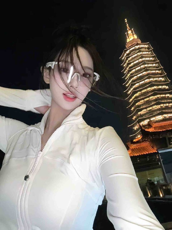 杨弈广州极品舞蹈🏠3外5净高172 C杯标准S身材 真实圈外短期兼职在职拉丁舞老师敏感体质🉑️必喷氵韧性十足 一字马皮肤白皙光滑 蜜桃臀五官精致 形象阳光 气质佳一级舞蹈演员持证短期兼职
