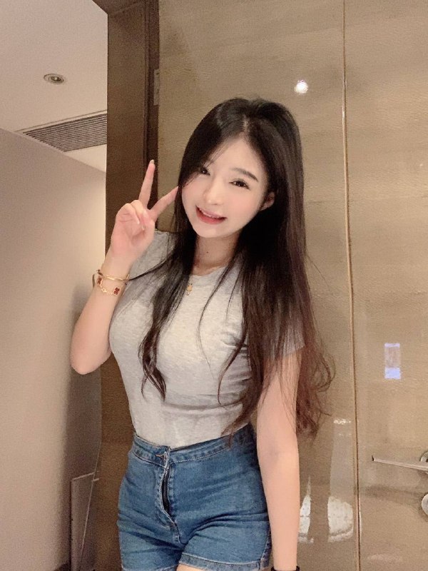 杨弈广州04 桃子纯纯纯纯纯新人兼职  暨南大学 大二学生清纯可人  性格温柔开朗活泼  服务Nice萝莉音 娇小可爱 你的初恋小女友~04年 身高165Cm  粉粉大E