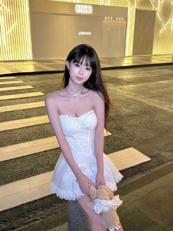 杨弈广州 真实06萝莉171CM  44kg  胸C0黄0退 刚破c皮肤巨白   纯天然洋娃娃脸 巨嫩人照无差🥢腿A4腰  敏感体 一碰出氵体质三点粉 性格温柔可爱听话乖巧懂事