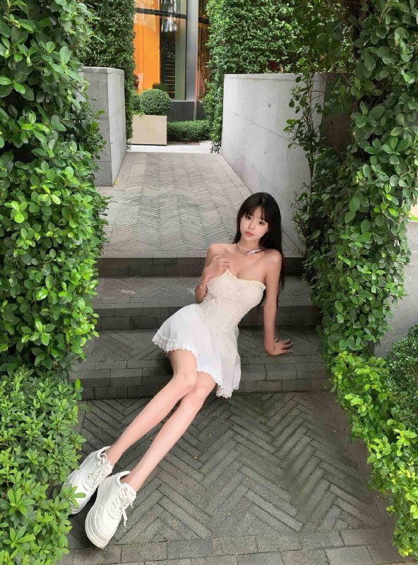 杨弈广州 真实06萝莉171CM  44kg  胸C0黄0退 刚破c皮肤巨白   纯天然洋娃娃脸 巨嫩人照无差🥢腿A4腰  敏感体 一碰出氵体质三点粉 性格温柔可爱听话乖巧懂事