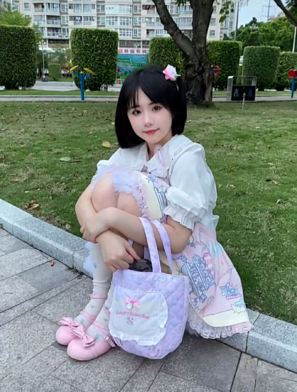 广州阿宝家只只04年 165D 皮肤雪白🉑cos女仆 jk 鸳鸯浴 96🐍🦟喜瘦子的勿排  土纯学生兼职#只只