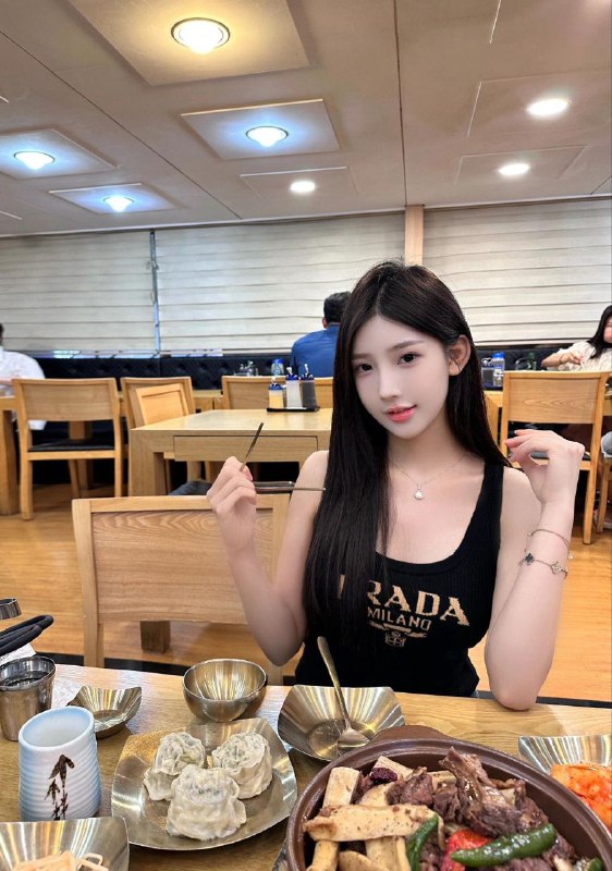 广州阿宝家3度ʸᵒᵘ ᵃʳᵉ ᵗʰᵉ ᶠⁱʳˢᵗ ᵃⁿᵈ ᵒⁿˡʸ.🌟圈外兼职⭐️初恋女友 feel⭐️打扮洋气 高素质⭐️皮肤雪白细腻身高: 166体重: 44kg年龄：02年罩杯: 真🐻D➕真人真照 可盐可甜可一字马🐎