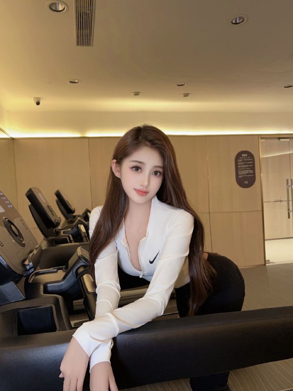 广州阿宝家❤️人174安安广州第一次落地身高:174cm体重:50kg胸围:天然C年龄:04健身达人，健身老师蜜桃臀，曲线优美，前凸后翘，丰满圆润身体柔韧性好，可配合完成各种姿势
