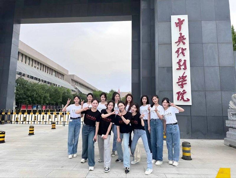 广州卡人🏠💛💛💛05新人178安雅刚下水，兼职学生，• 𝐇𝐞𝐢𝐠𝐡𝐭身高/178• 𝐖𝐞𝐢𝐠𝐡𝐭体重/50kg• 𝐁𝐮𝐬𝐭胸围/🐻D上粉下粉，皮肤雪白，刚破处说话温柔，性格温顺，邻家妹妹款不催不事，温柔大方，言语得体，🉑️69🉑️🐍纹 支持各种炎症#安雅#大长腿#白小纯