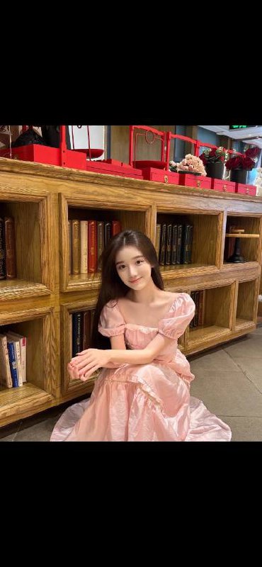 #广州王子诺🌹05廣州在校大学生Body: 165cm. 42kg. 05C刚破处私处紧致五官精致性格温柔全身雪白，无不良嗜好，海南人，三点粉#玲珑