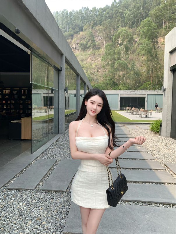 GZ ·糖宝家      千喜 纯⭕️外兼职  极品气质女神姐姐纯新人温柔良家 一个客户都不认识* 净高:  170cm     *体重:48kg* （真🐻D 纯天然无假、零整容）*水蛇腰🥢筷子腿* 爱好： 健身  潜泳  冲浪* 职业： 普拉提导师*气质高雅  谈吐一流  极品身材  通体雪白配合度高  不事儿  女友般体验✅给您极致享受🌟期待与您的相遇•遇见便是上上签🌟#千喜