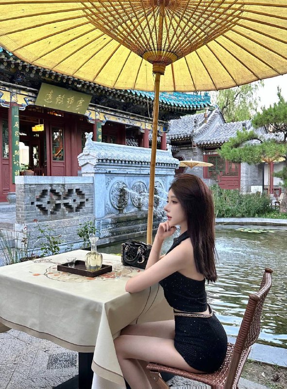 杨弈广州  硬5🦜韩系网红 白鹿身高173 体重99 真🐻D小红书抖音达人 皮肤雪白滑雪  羽毛球  健身 高尔夫 游泳你的初恋女友  可甜可御 穿衣大牌