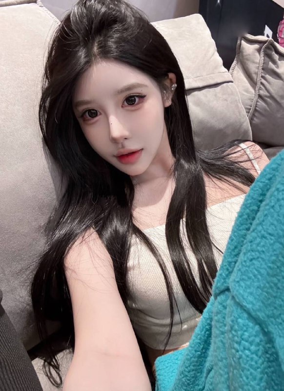 杨弈广州  硬5🦜韩系网红 白鹿身高173 体重99 真🐻D小红书抖音达人 皮肤雪白滑雪  羽毛球  健身 高尔夫 游泳你的初恋女友  可甜可御 穿衣大牌
