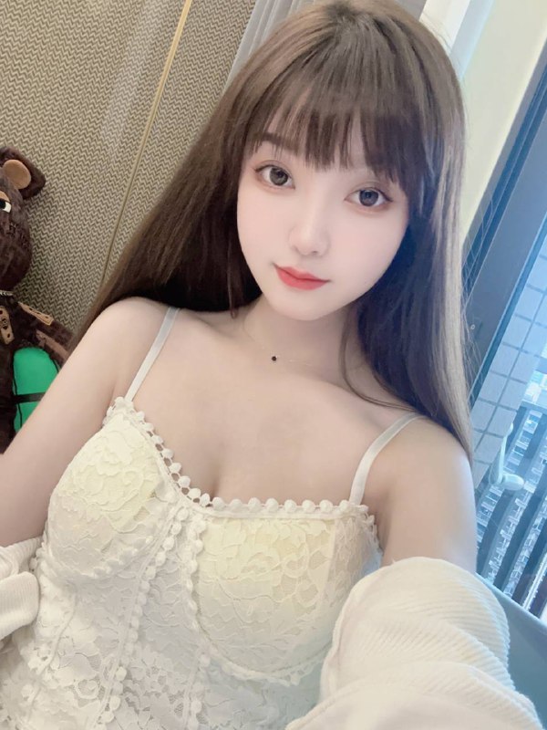 #广州王子诺🌹伊伊 165🐻D 02年清纯小女友 丝毫不风尘细皮嫩肉 娇小玲珑 活泼开朗 温柔体贴可爱乖巧懂事 冰清玉洁 一次牵手 回味无穷我希望我不是被选择 而是被热爱👩‍❤️‍💋‍👨遇见的都是天意 拥有的都是幸运#伊伊