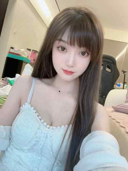 #广州王子诺🌹伊伊 165🐻D 02年清纯小女友 丝毫不风尘细皮嫩肉 娇小玲珑 活泼开朗 温柔体贴可爱乖巧懂事 冰清玉洁 一次牵手 回味无穷我希望我不是被选择 而是被热爱👩‍❤️‍💋‍👨遇见的都是天意 拥有的都是幸运#伊伊