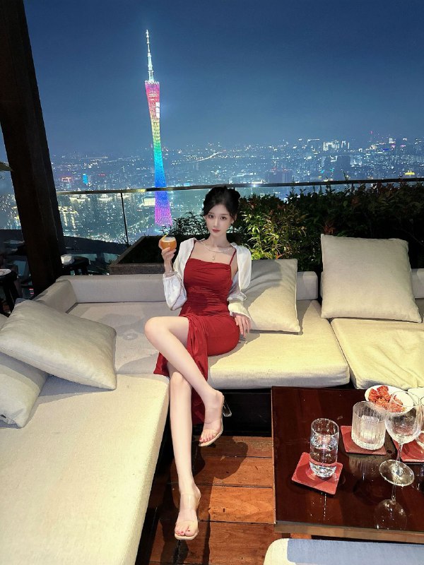 #广州王子诺🌹羽茉🦜/w圈外新人 无风尘感 气质女友 全脸0整 无微调 妈生脸皮肤紧致 雪白细腻 声线温柔 敏感体质 三点粉嫩 温柔女友 醉酒勿扰年龄：04年 身高: 170 体重:45kg 胸围:D#羽茉