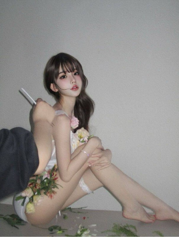 广州 兰迪🏠元宝 极品清纯甜妹 特别乖年龄：04身高:168体重：40kg真实：🐻D全身零整纯天然小妹妹🉑甜🉑欲身材比例及好  刚⬇️💦的小妹妹第一眼就是心动的感觉❤️初恋般的激情和甜美期待与你在一起的时#白小纯#网红款