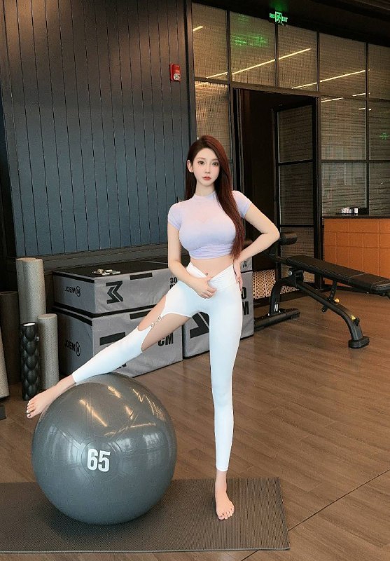 广州 糖宝🏡艺磬身高172cm    体重99🐻天然D💕女友般体验，有趣的灵魂万里挑一💕性格乖巧，谈吐素质无口音💕细腰肥臀，肤如丝绸，细腻雪白