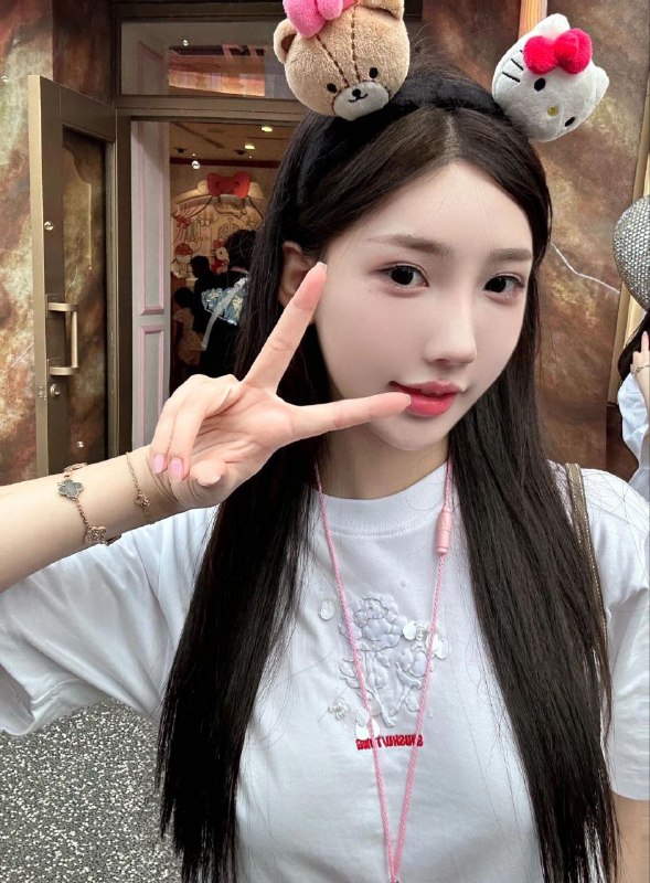 广州糖宝家3度ʸᵒᵘ ᵃʳᵉ ᵗʰᵉ ᶠⁱʳˢᵗ ᵃⁿᵈ ᵒⁿˡʸ.🌟圈外兼职⭐️初恋女友 feel⭐️打扮洋气 高素质⭐️皮肤雪白细腻身高: 166体重: 44kg年龄：02年罩杯: 真🐻D➕真人真照 可盐可甜可一字马🐎