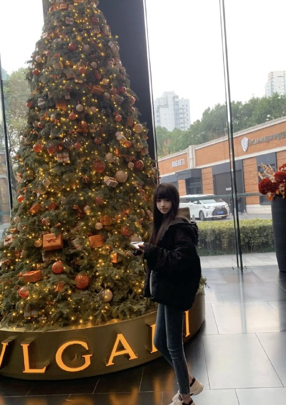 广州卡人🏠💛💛💛学生兼职 05奶糖✿ 清纯可爱  女友感清纯唯美✿ 懂事乖巧 皮肤光滑  细腻❄️白✿ 性格溫柔 服务极佳  配合度高年龄：05年身高:   165cm罩杯:   天然C#奶糖#白小纯